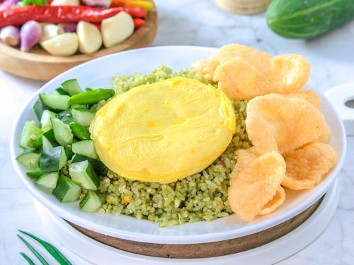 Nasi Goreng Mang Ade: Rasa yang Menggigit Jiwa di Jantung Cilacap